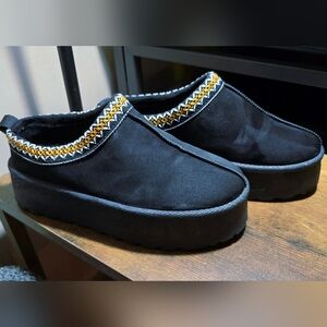 “Black Platform Slippers Faux Fur Lined Slip On Mules Cozy Tasman Style Women’s